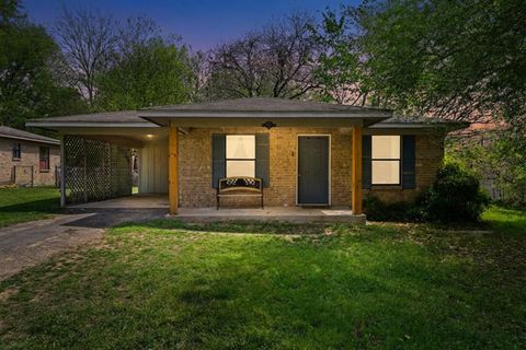 Homes For Sale - 308 N Taylor St<br/> Gladewater, TX 75647