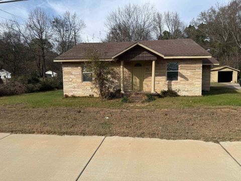 Homes For Sale - 409 W Harrison Rd<br/> Longview, TX 75604
