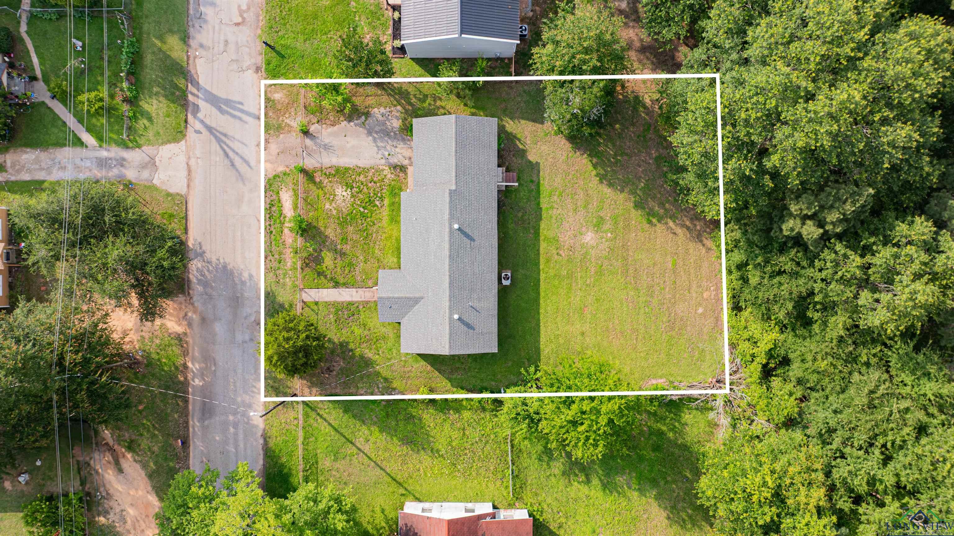 206 Empire St, Gladewater, Texas image 2