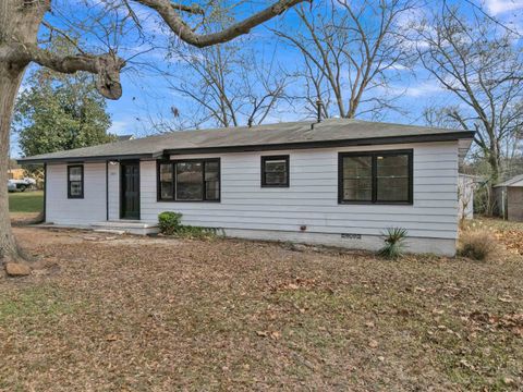 Homes For Sale - 1212 N Edwards St<br/> Gladewater, TX 75647