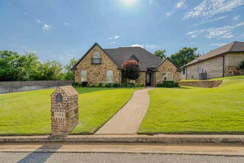 Homes For Sale - 1613 Olympic Drive<br/> Longview, TX 75605