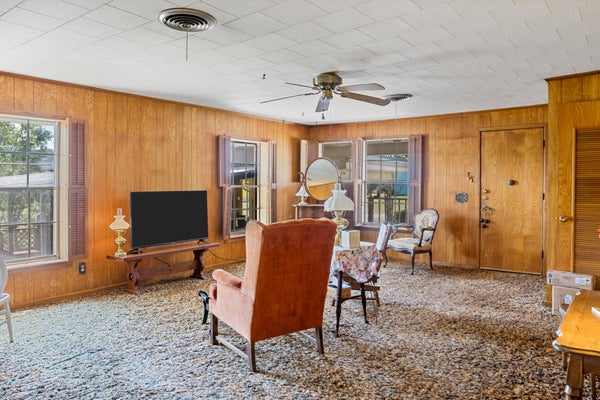 717 E 1ST, HUGHES SPRINGS, TX 75656 - Image 30bddc46685554a4afba1f609da8133e/199439059