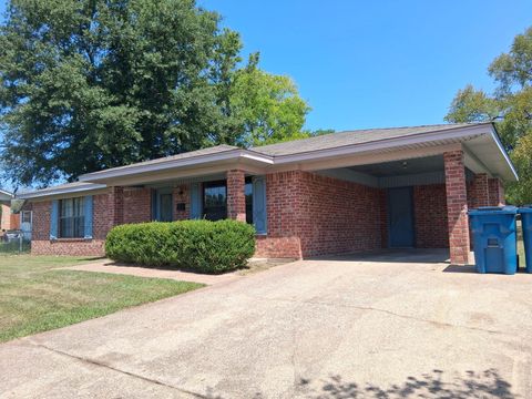 Homes For Sale - 1302 Richardson Dr<br/> Henderson, TX 75652