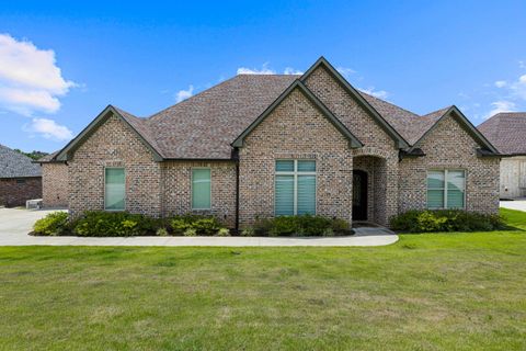 Homes For Sale - 3005 Fairway Oaks Lane<br/> Longview, TX 75605