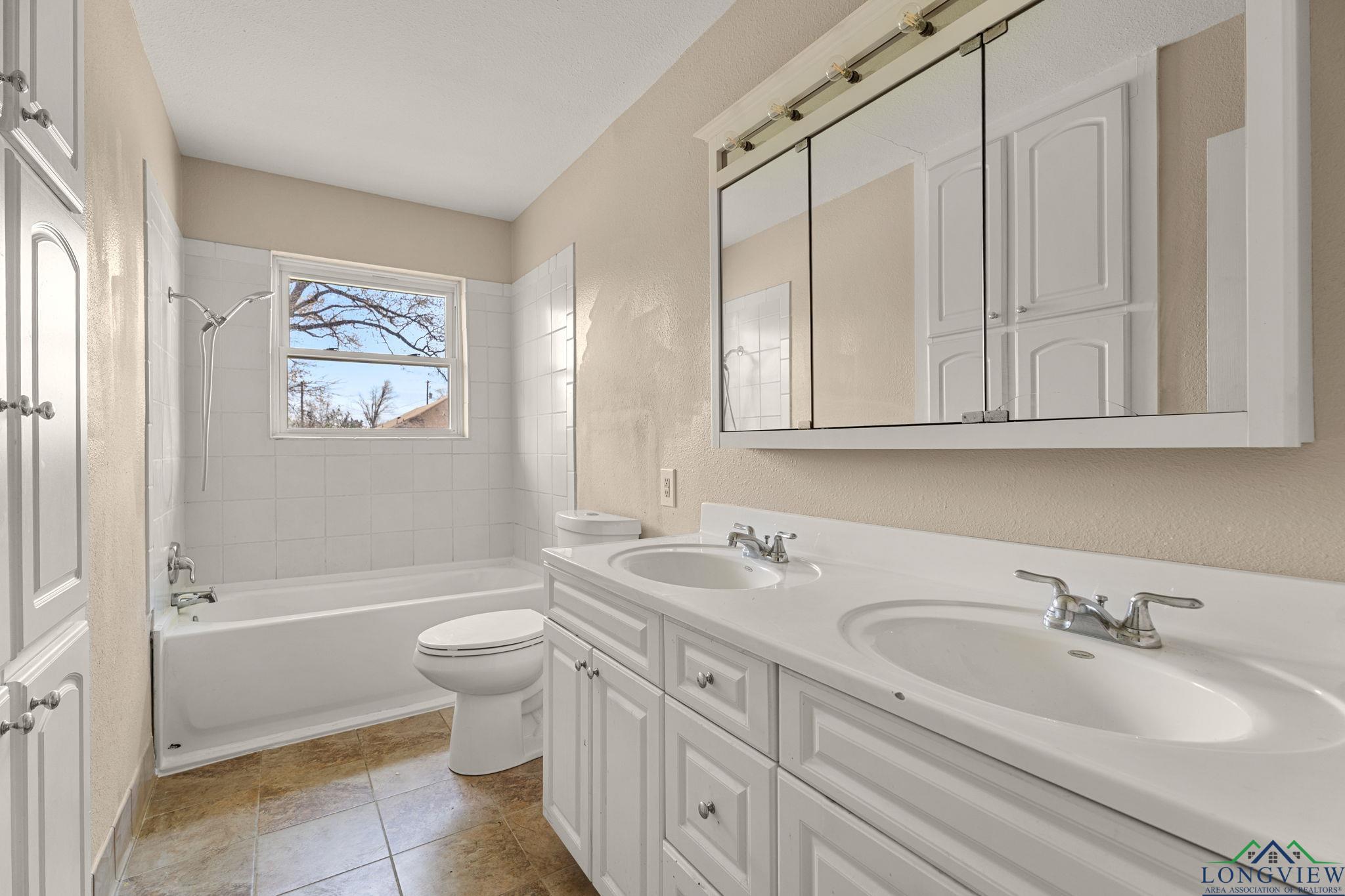 104 W Blackstone Dr, White Oak, Texas image 18
