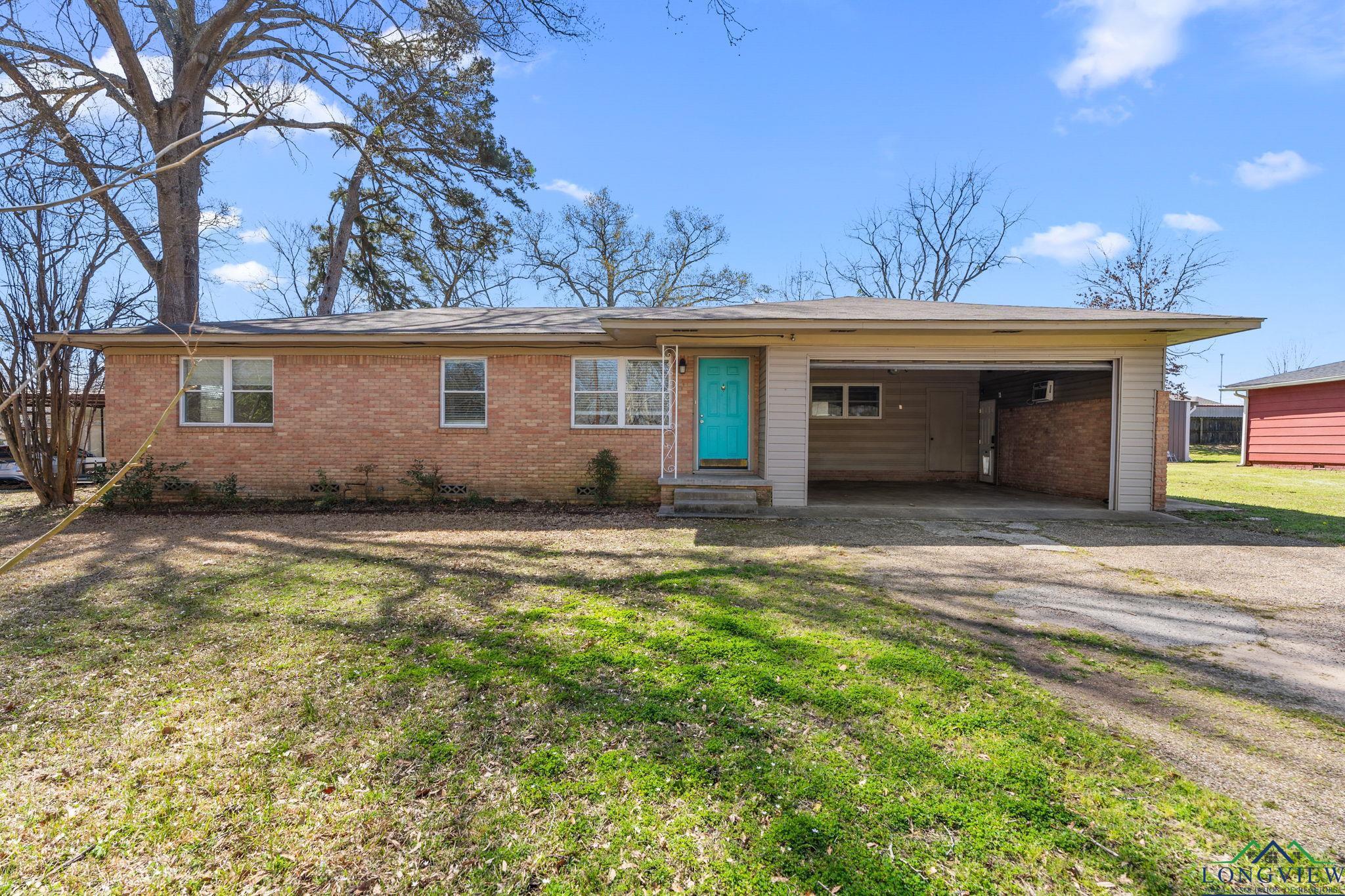 104 W Blackstone Dr, White Oak, Texas image 2