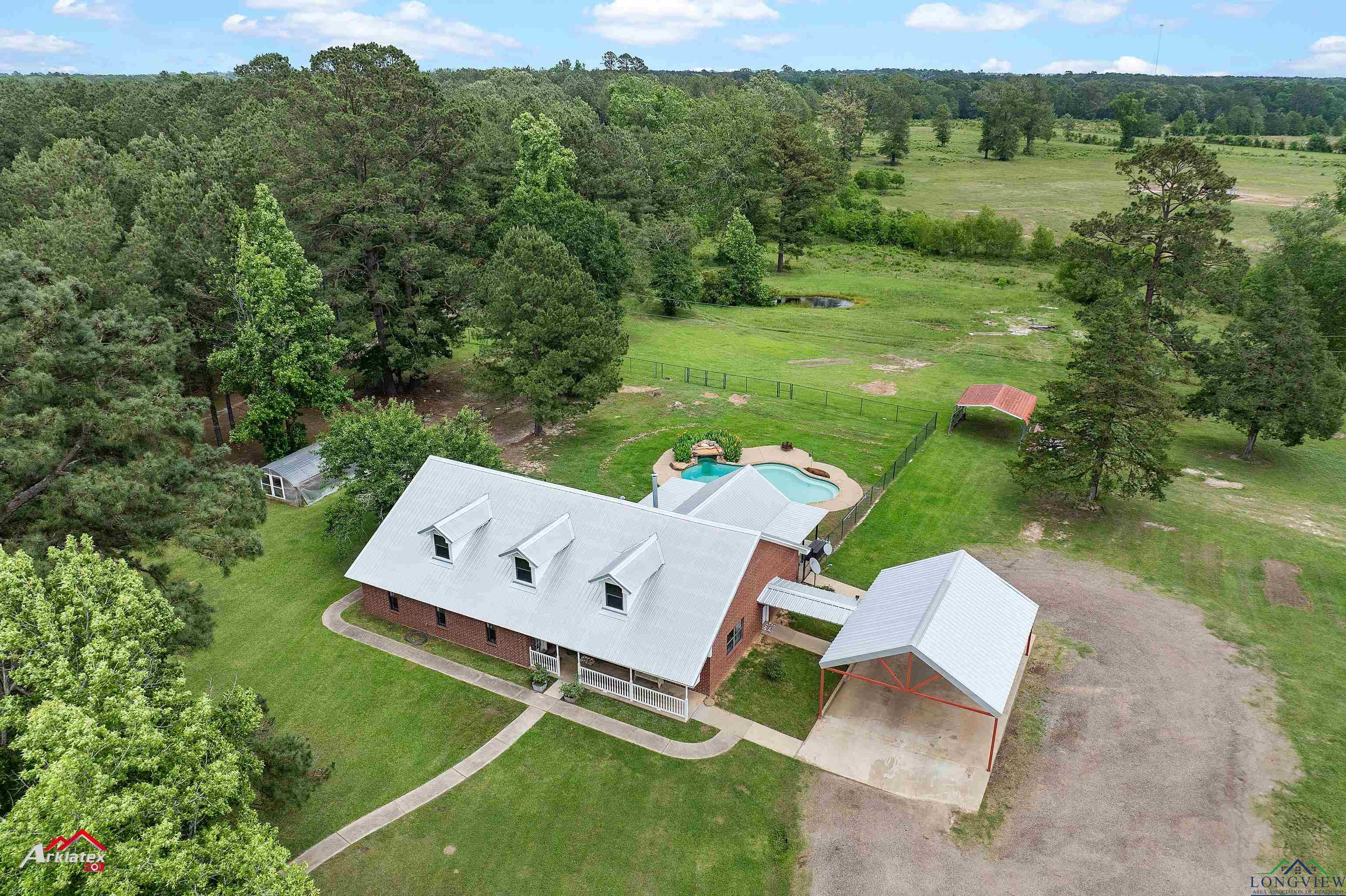 369 Cr 107, Carthage, Texas image 6