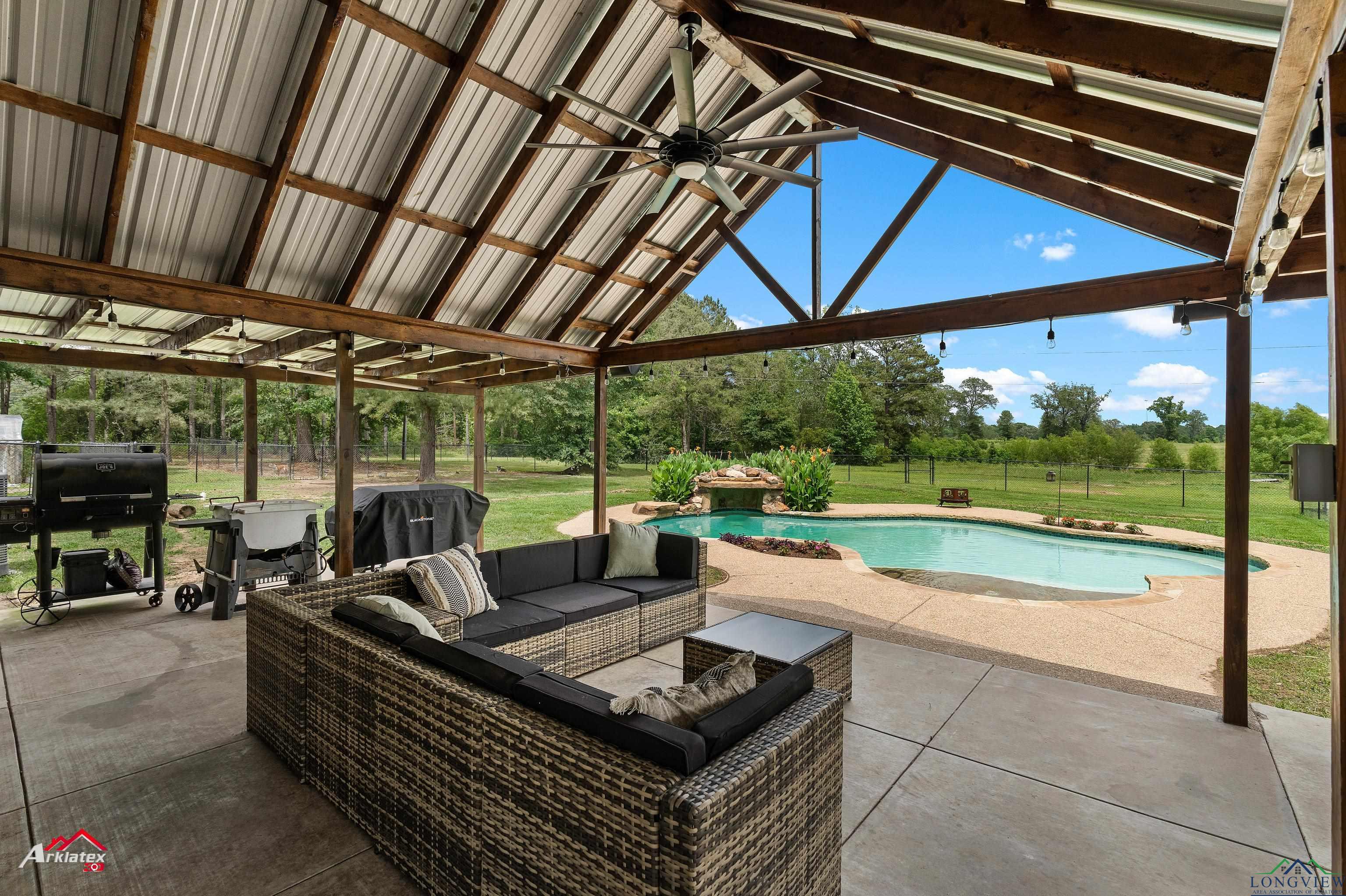 369 Cr 107, Carthage, Texas image 22