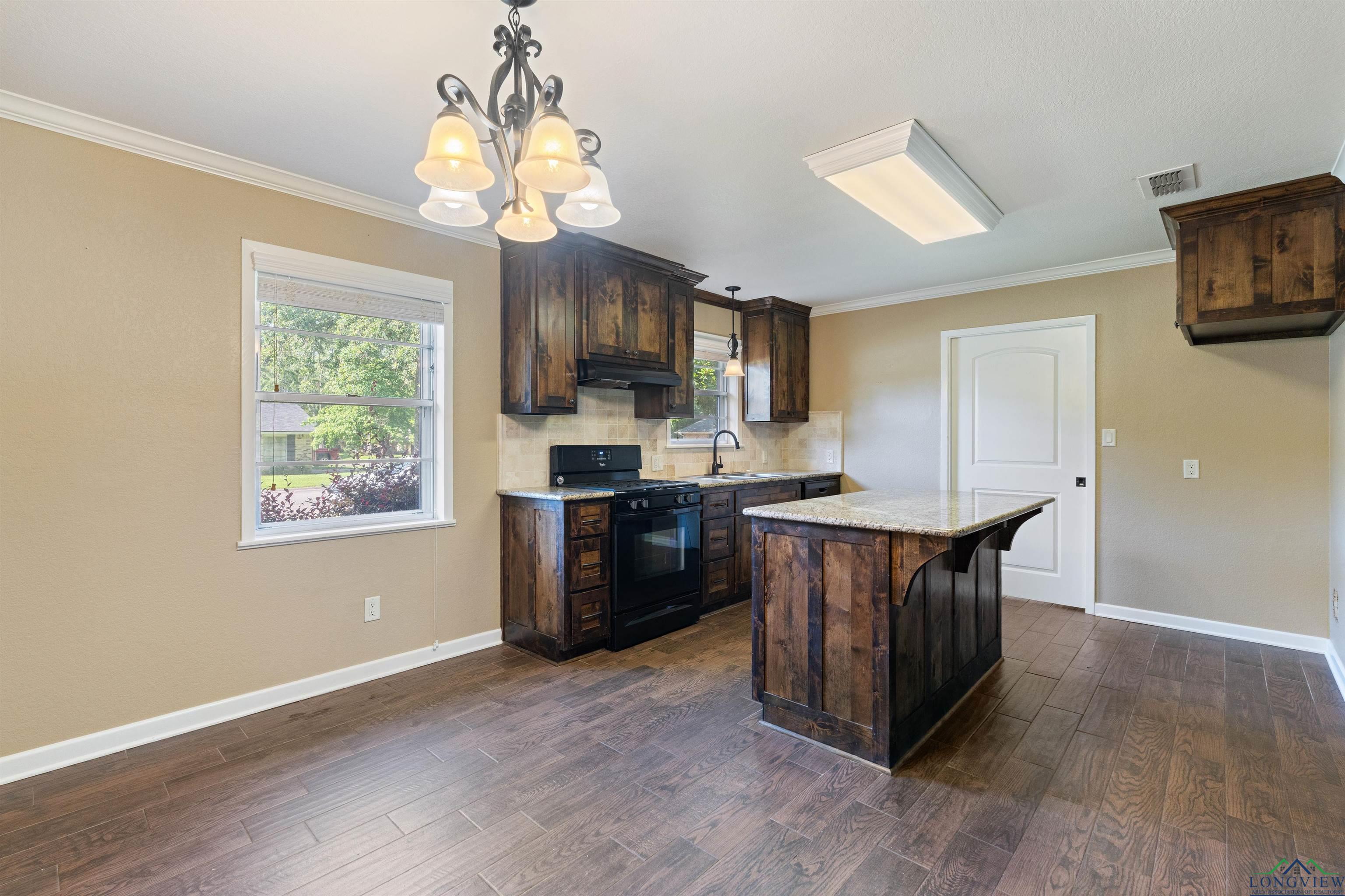 1130 Oakwood St, Carthage, Texas image 11