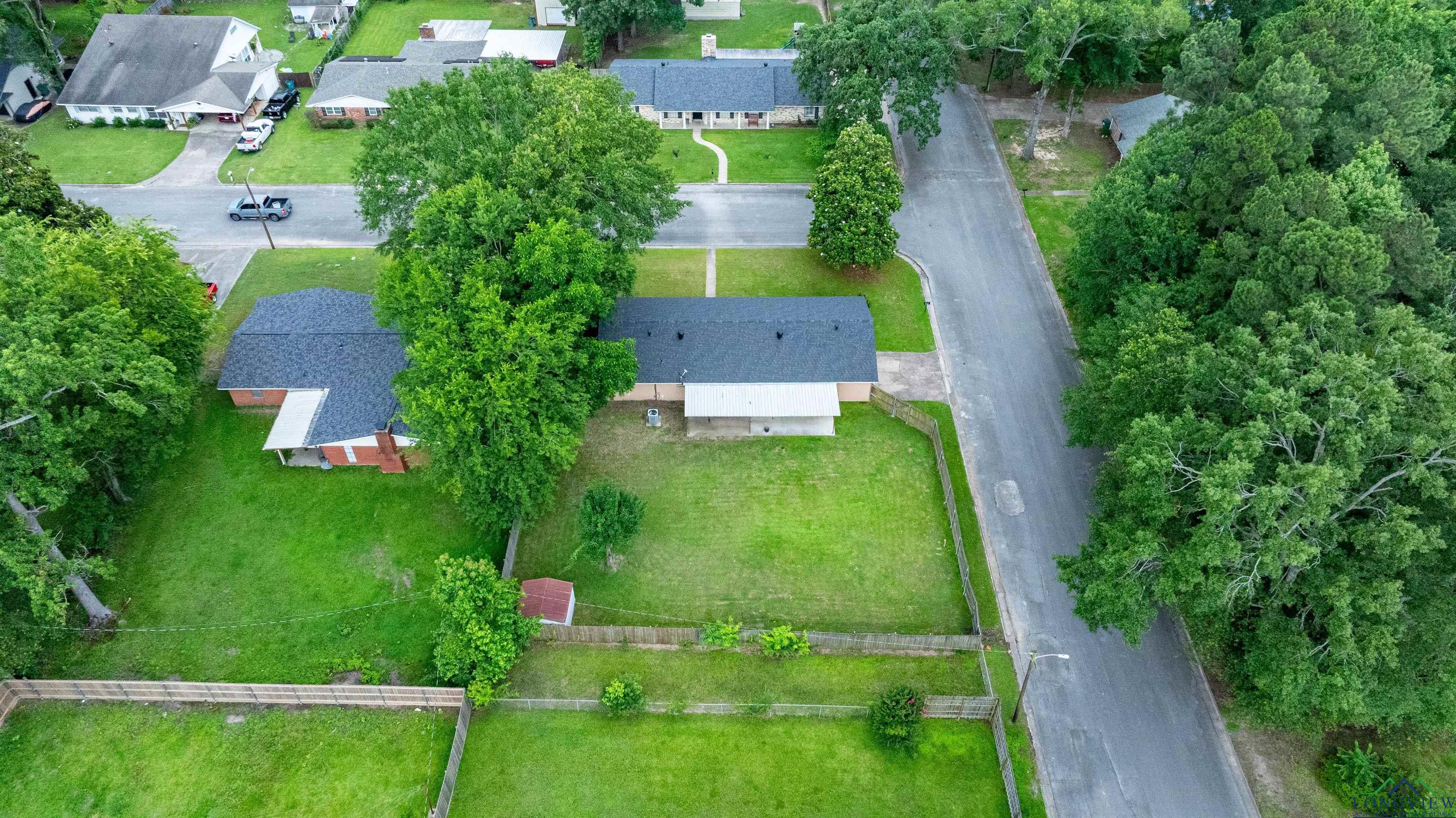 1130 Oakwood St, Carthage, Texas image 4