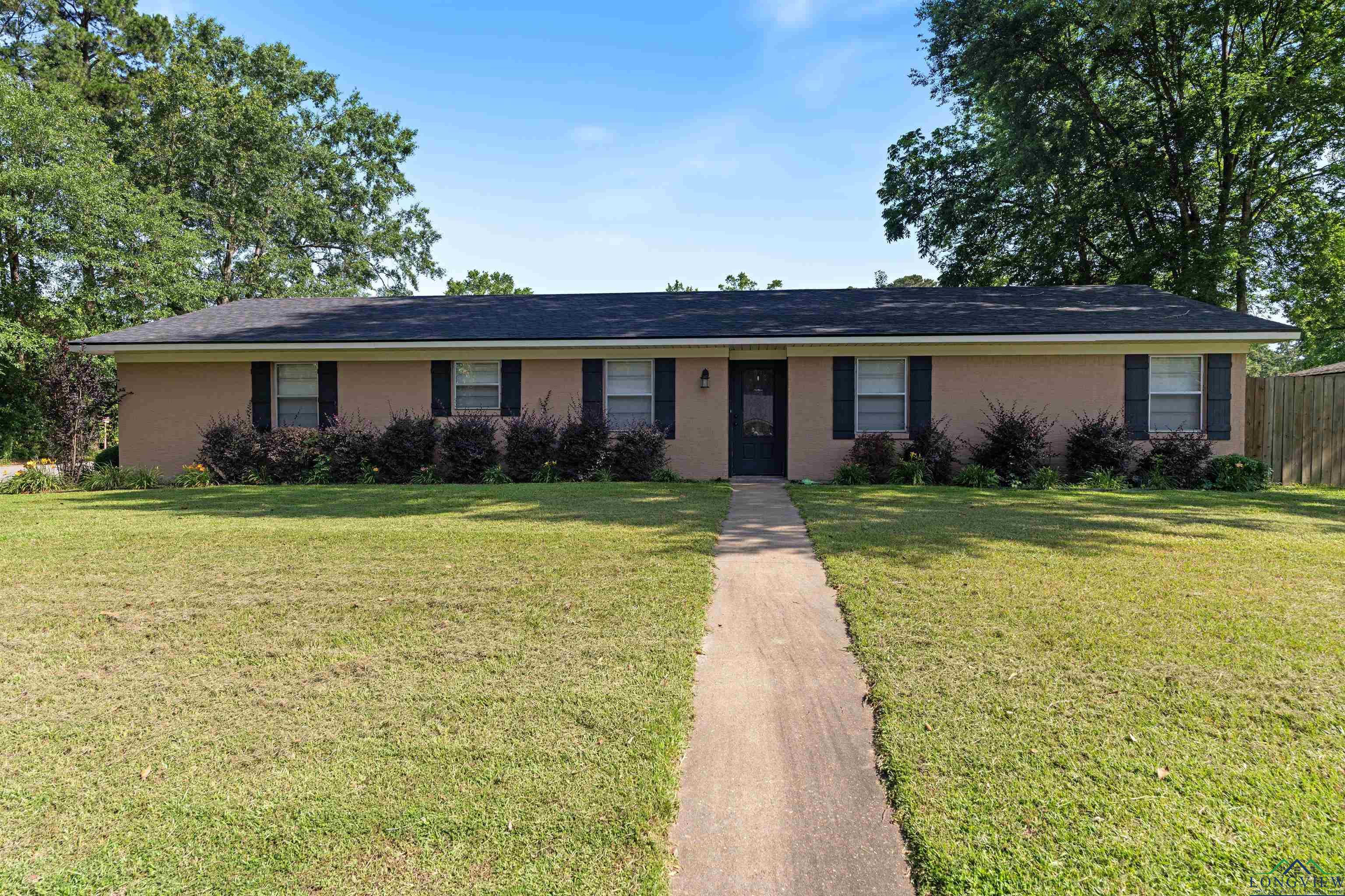 1130 Oakwood St, Carthage, Texas image 1