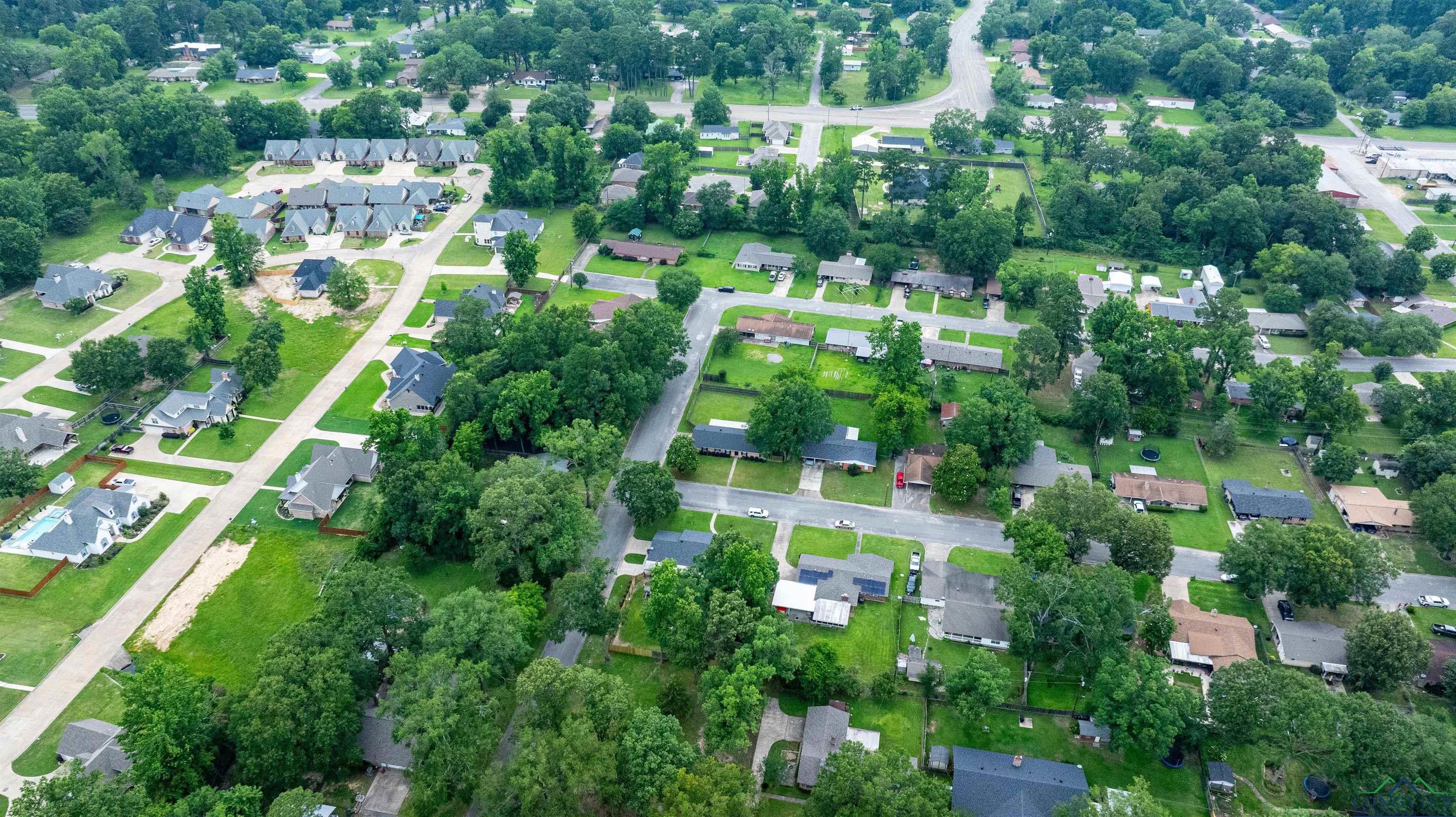 1130 Oakwood St, Carthage, Texas image 2
