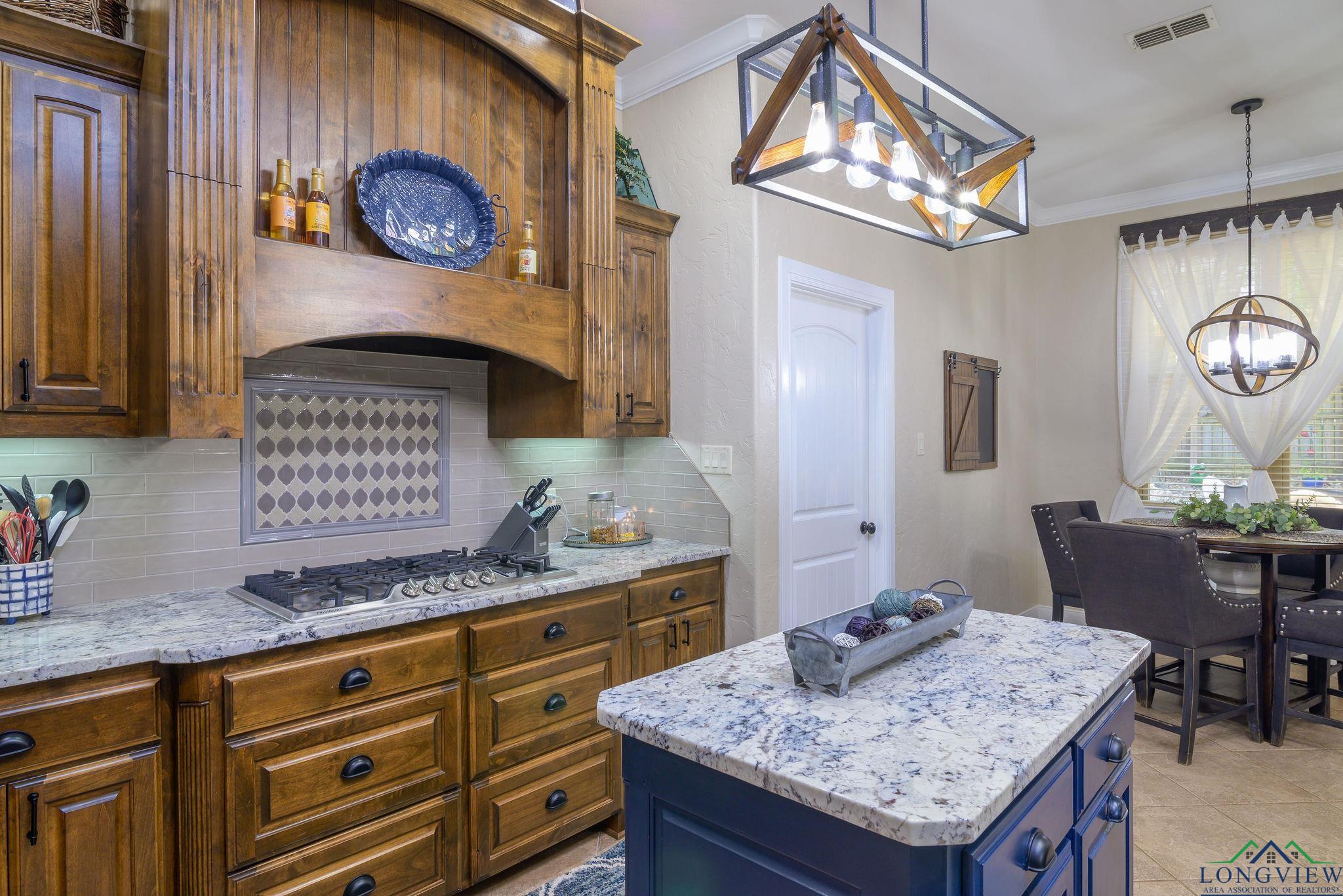 905 Woodridge Circle, Longview, Texas image 7