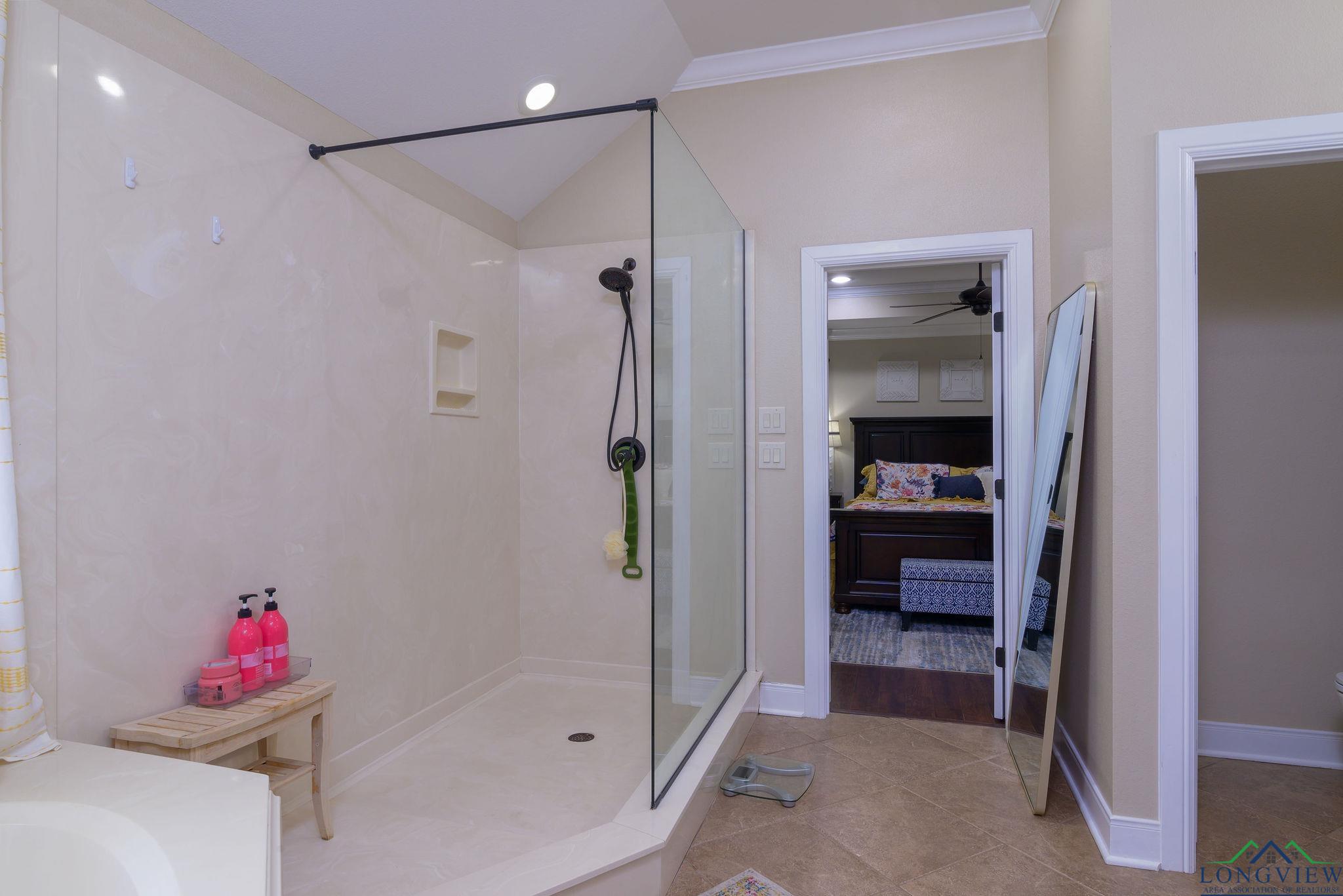 905 Woodridge Circle, Longview, Texas image 14