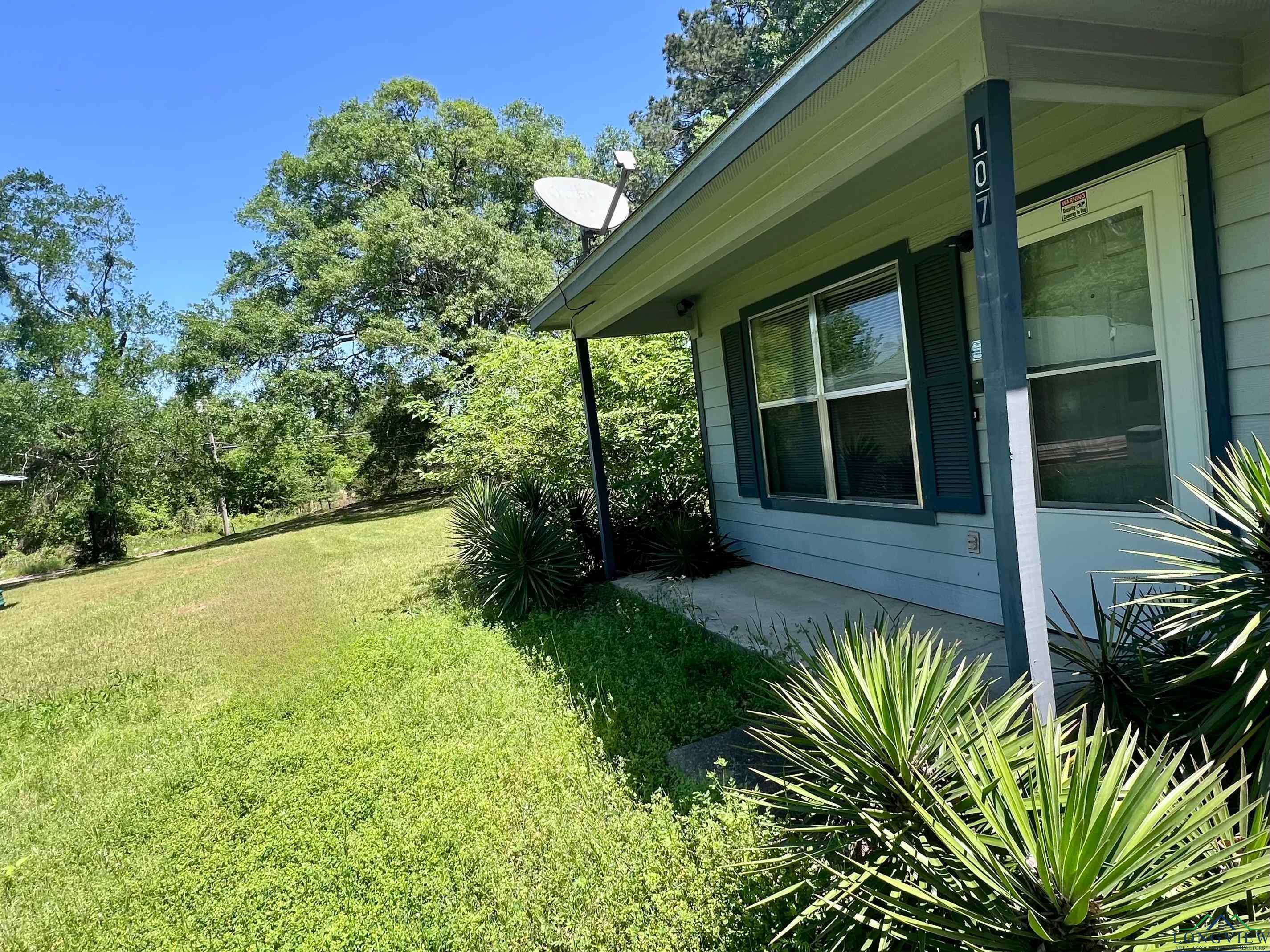 107 Kindle Street, Center, Texas image 3