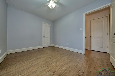 A home in Lindale