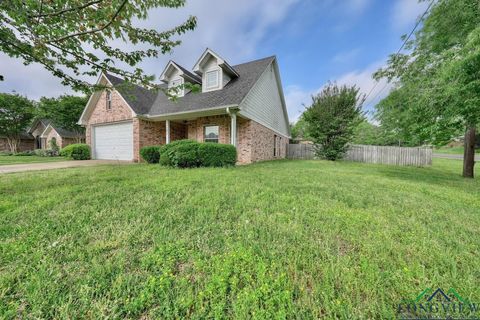 A home in Lindale
