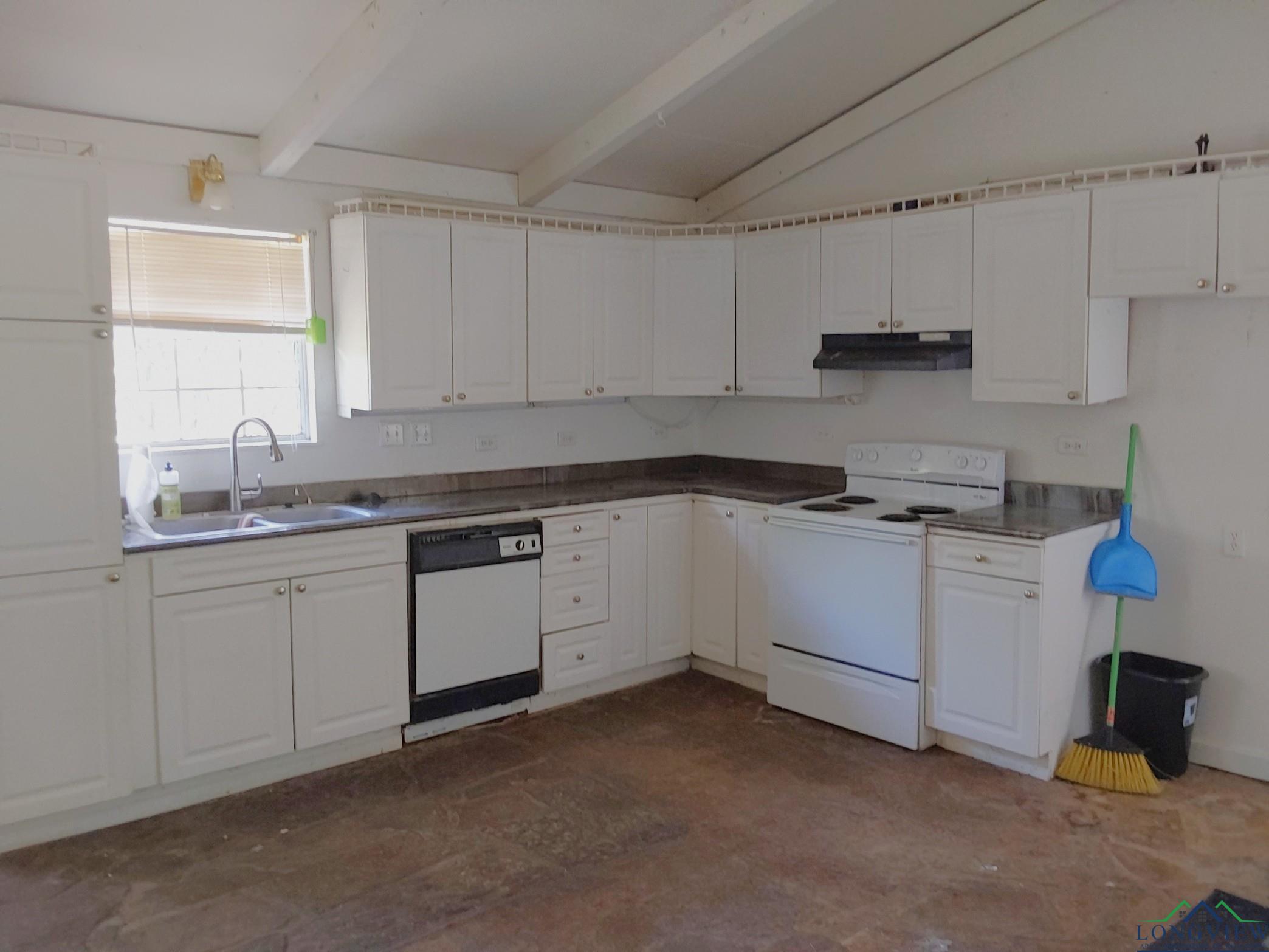 296 Crestwood, Avinger, Texas image 5