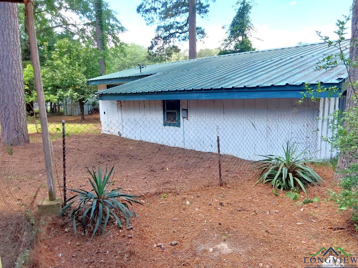 296 Crestwood, Avinger, Texas image 22