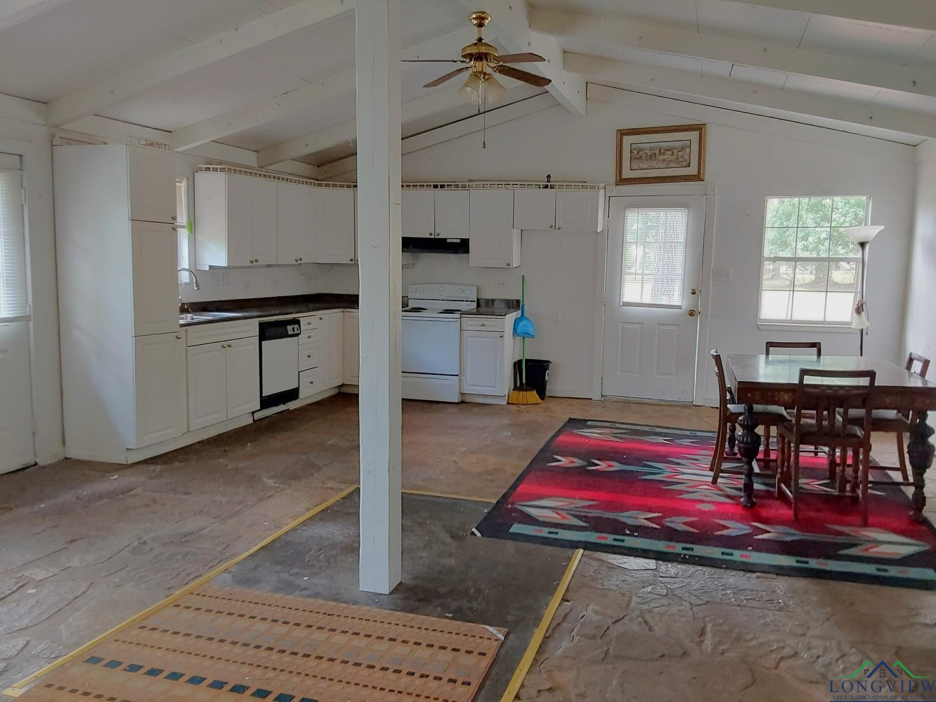 296 Crestwood, Avinger, Texas image 3
