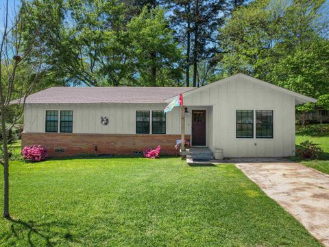 Homes For Sale - 207 Katherine Dr<br/> Morris County, Daingerfield, TX 75638