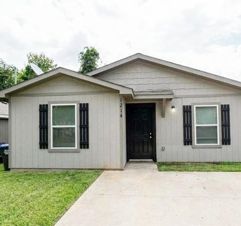 Homes For Sale - 1214 Beaumont St<br/> Longview, TX 75602