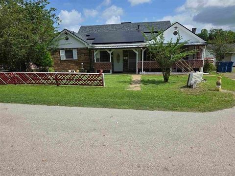 Homes For Sale - 200 Rogers Ave<br/> Henderson, TX 75654