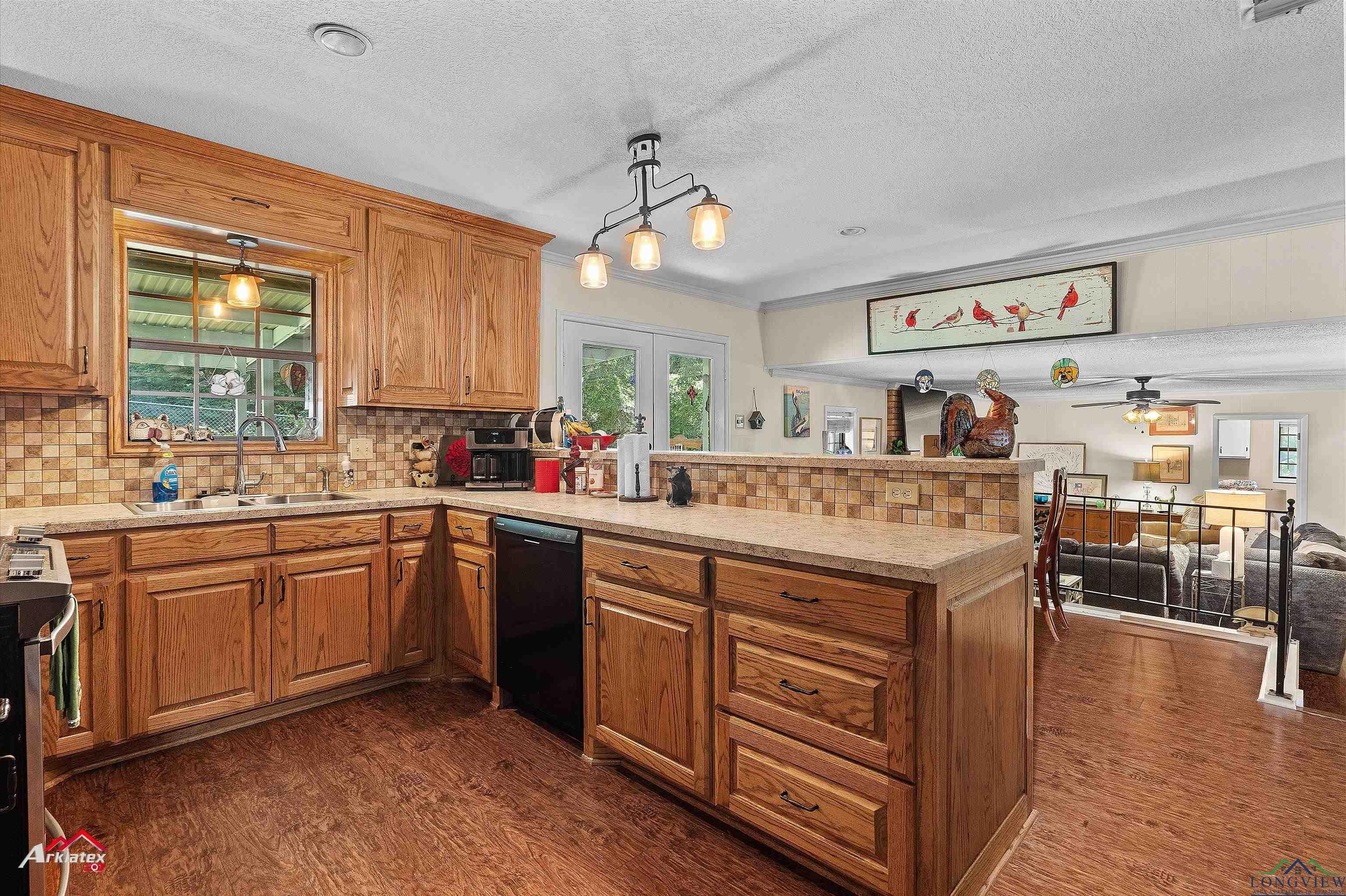 905 Moonbeam Avenue, Center, Texas image 8