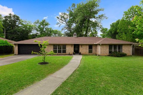 Homes For Sale - 2807 Clendenen<br/> Longview, TX 75605