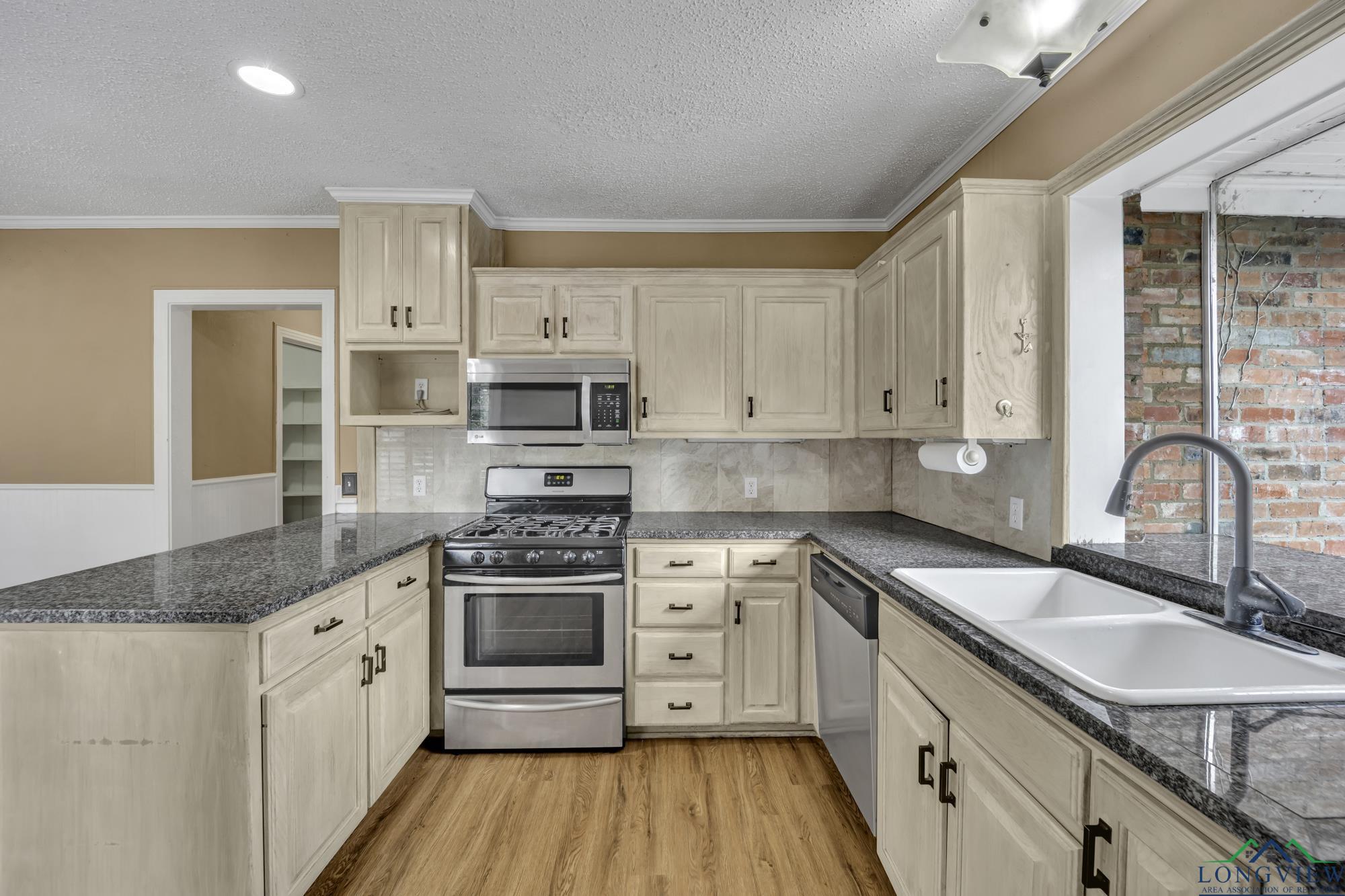 1900 W Hoyt Drive, Longview, Texas image 23
