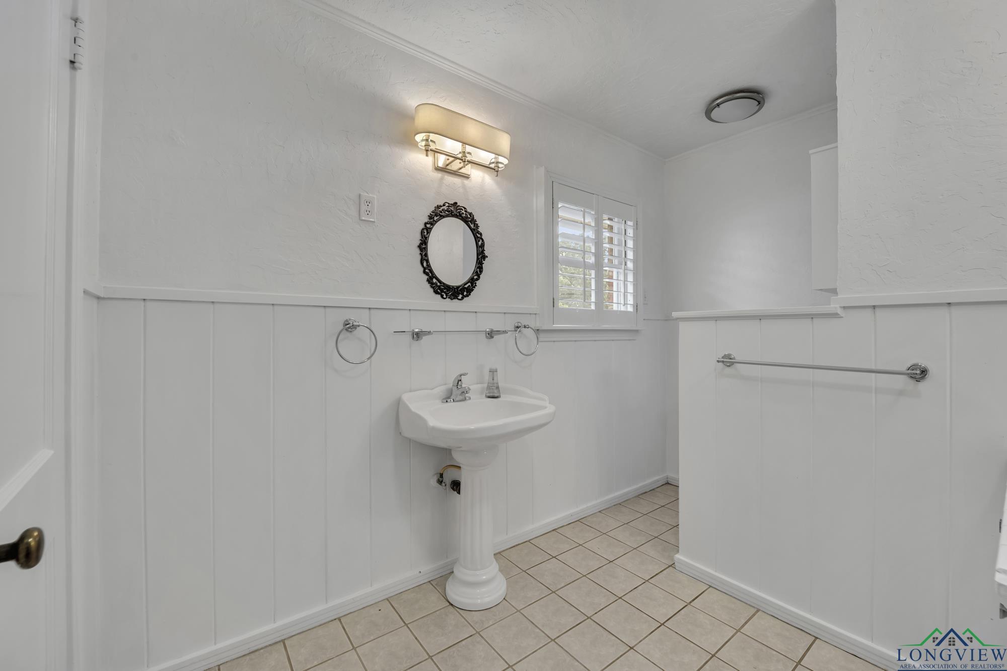1900 W Hoyt Drive, Longview, Texas image 9
