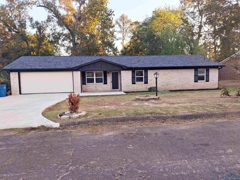 A home in Gladewater