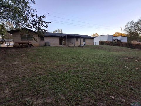 A home in Gladewater