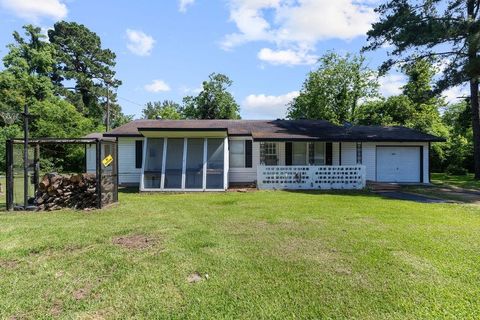 Homes For Sale - 9819 Us Hwy 84e<br/> Shelby County, Joaquin, TX 75954