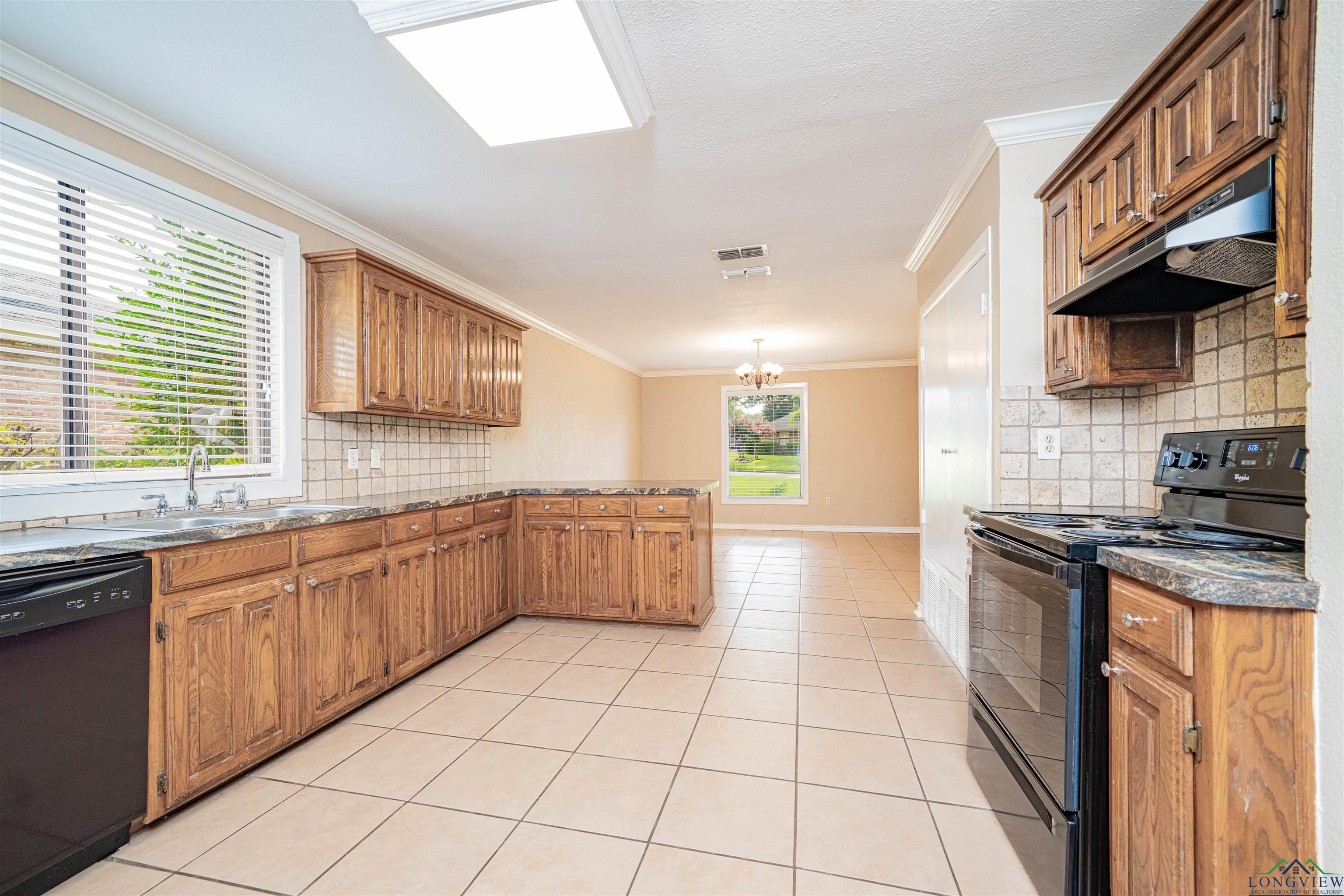 1822 Northwood Ct, Longview, Texas image 10