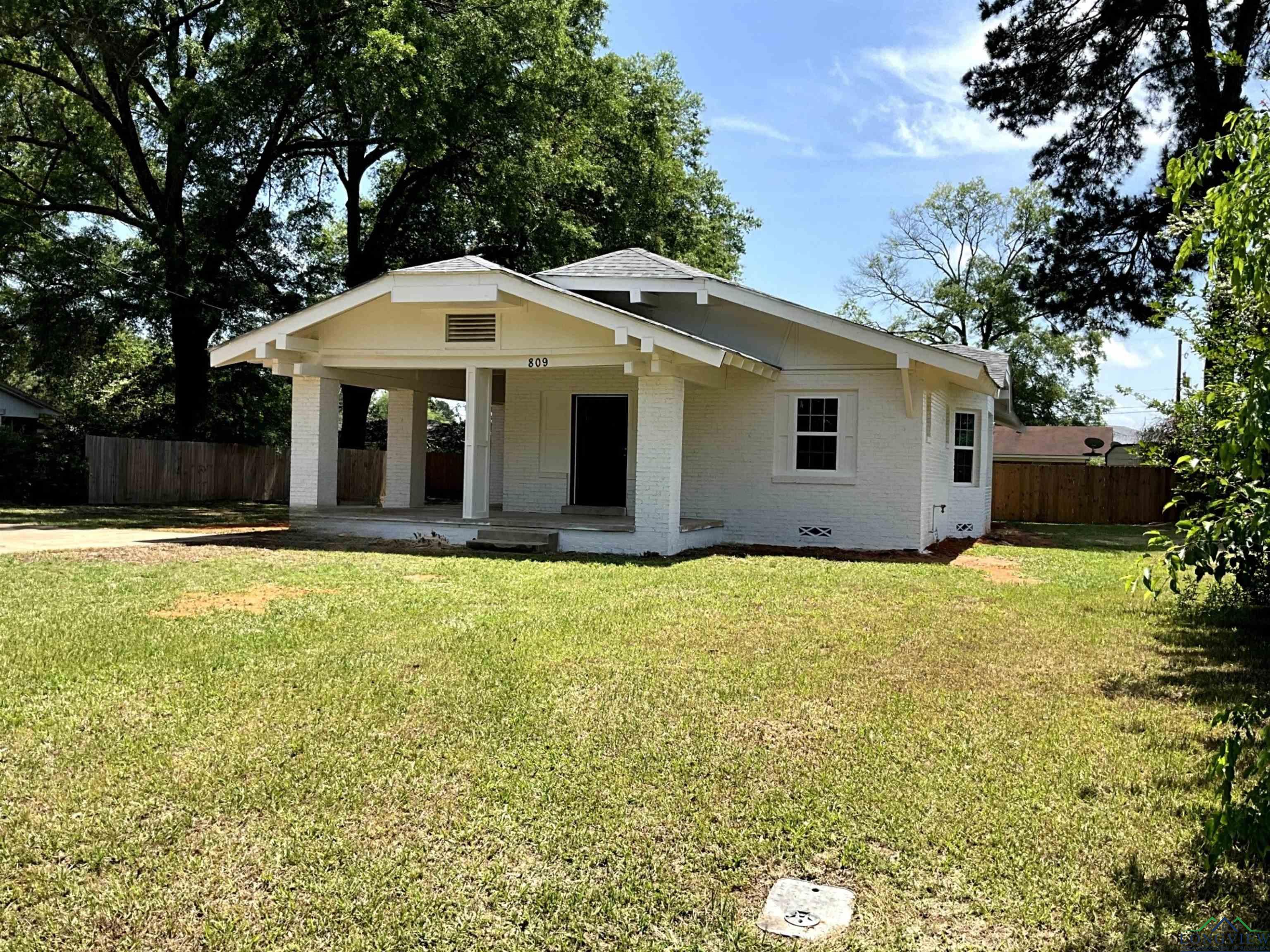 809 N Caver St, Atlanta, Texas image 1