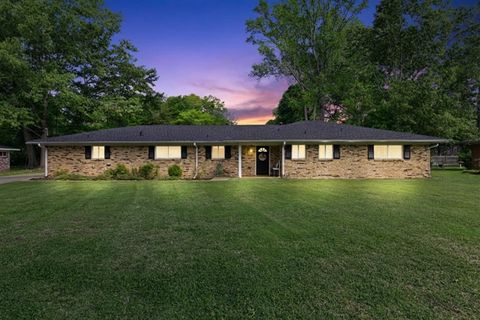 Homes For Sale - 2407 Wychelm<br/> Kilgore, TX 75662