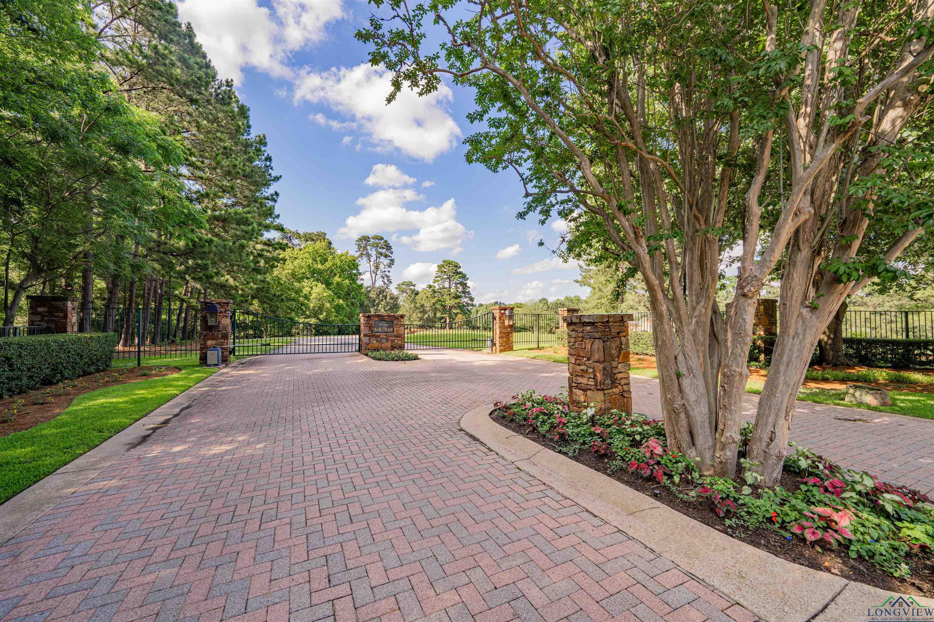 3 Bridle Path, Longview, Texas image 2