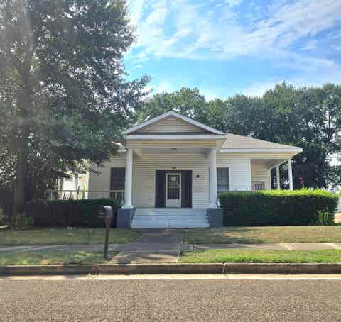 Homes For Sale - 425 S Main St<br/> Longview, TX 75601