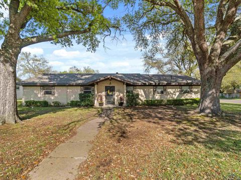 1030 Chevy Chase St, Gladewater, TX 75647 - MLS#: 20241874