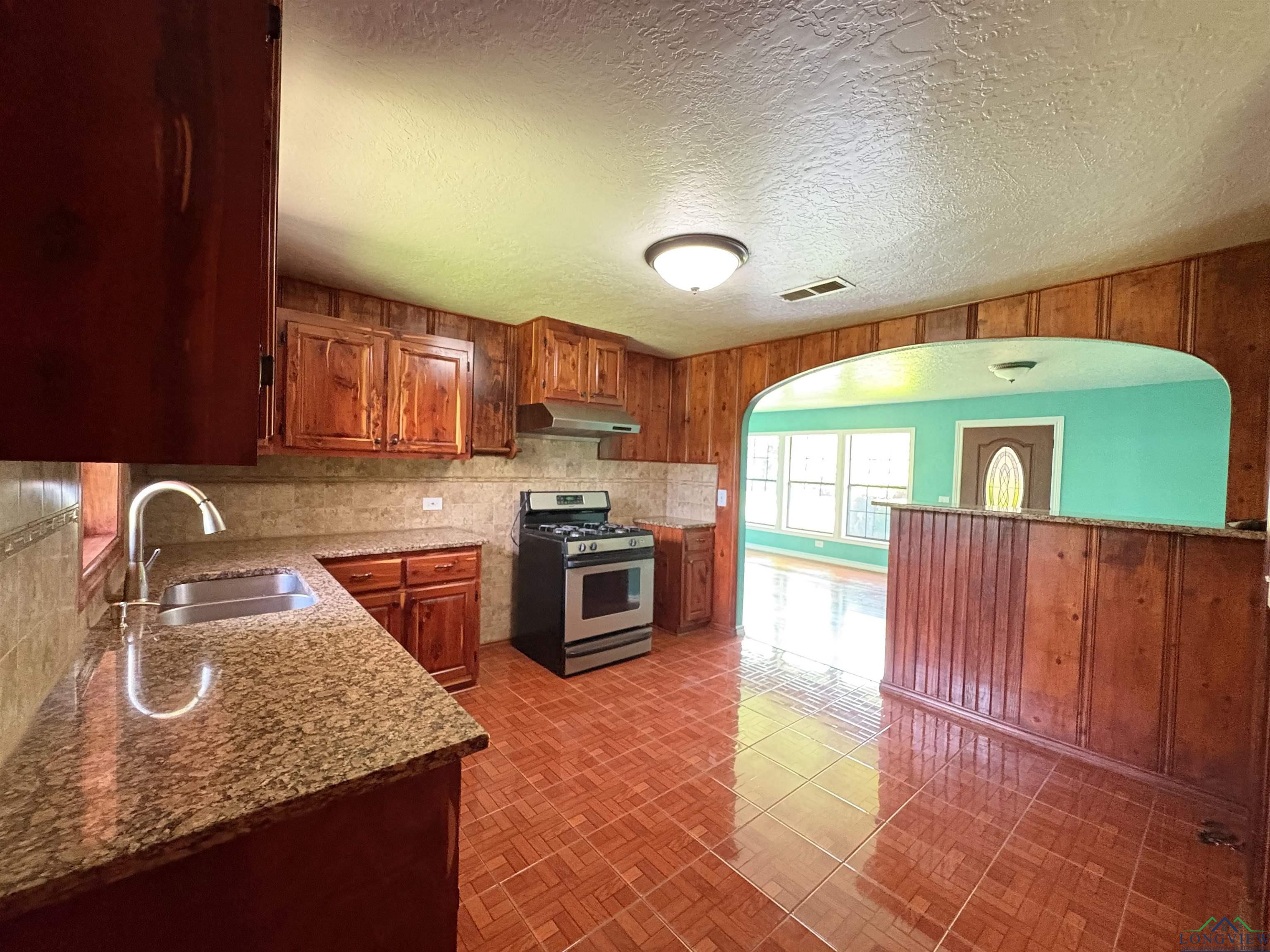 1205 Lamar Dr, Mount Pleasant, Texas image 6