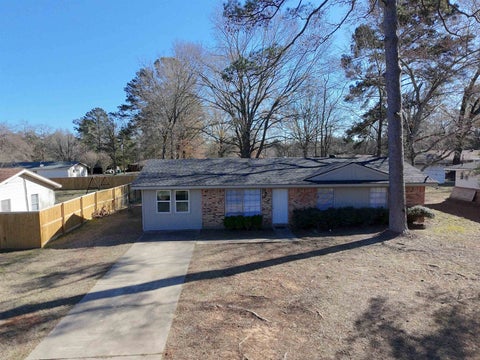 Homes For Sale - 928 N Live Oak St<br/> Carthage, TX 75633