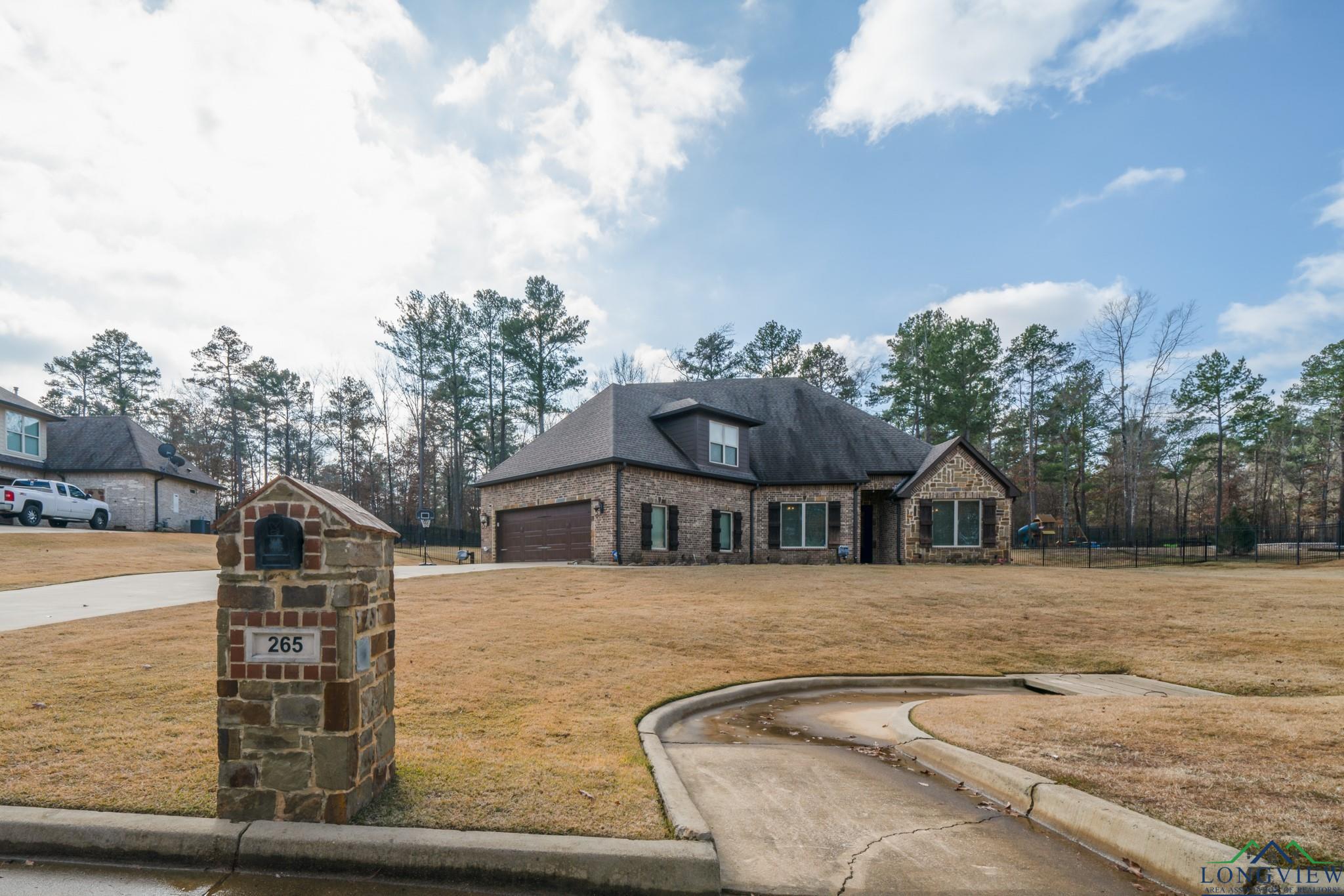 265 Magnolia Ln, Gladewater, Texas image 3