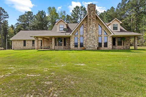 Homes For Sale - 450 Reeves Lane<br/> Jefferson, TX 75657