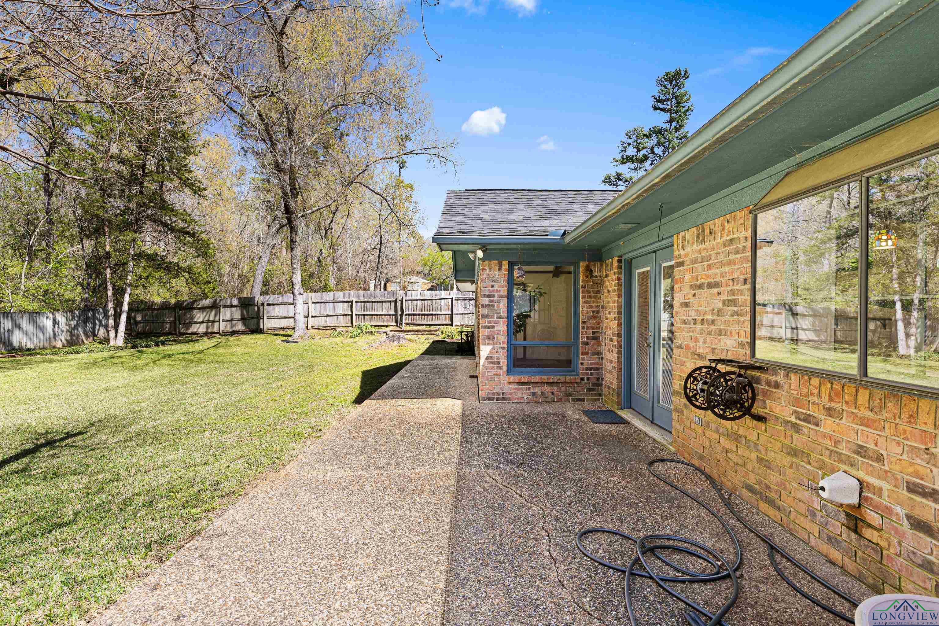 704 Pine St, Henderson, Texas image 36