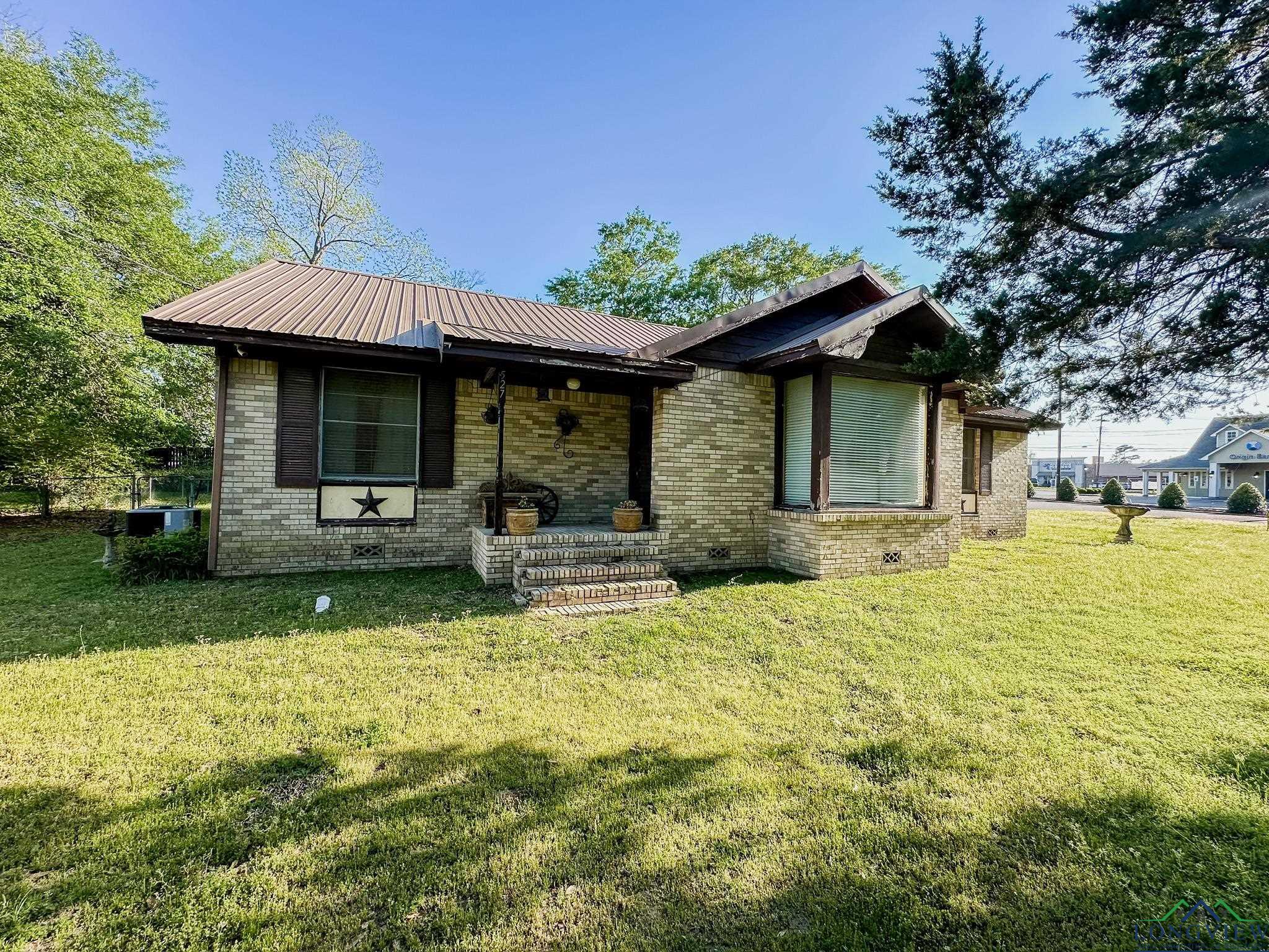 527 W College St, Carthage, Texas image 2
