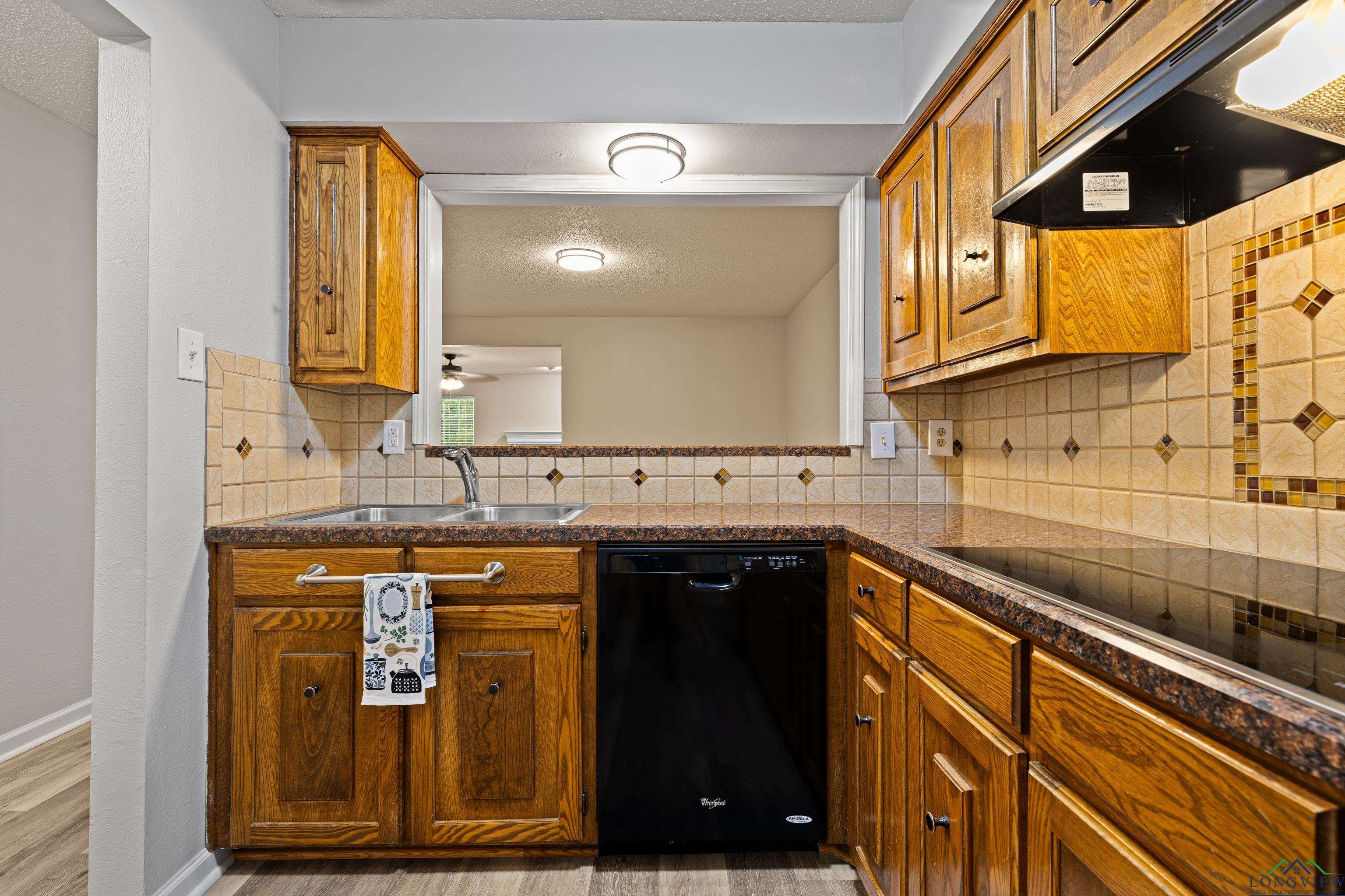 1001 Towne Lake Drive, Longview, Texas image 12