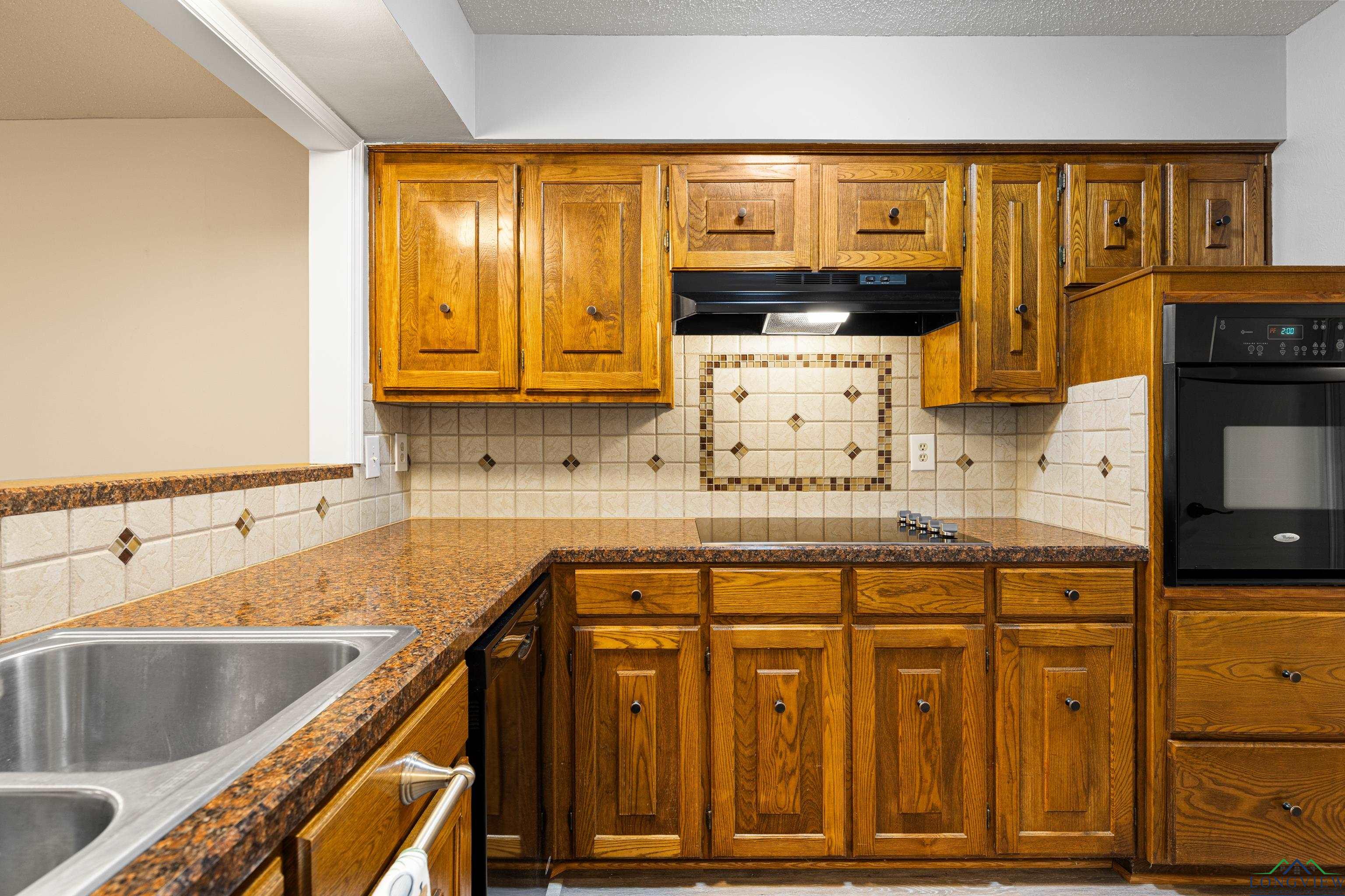 1001 Towne Lake Drive, Longview, Texas image 11