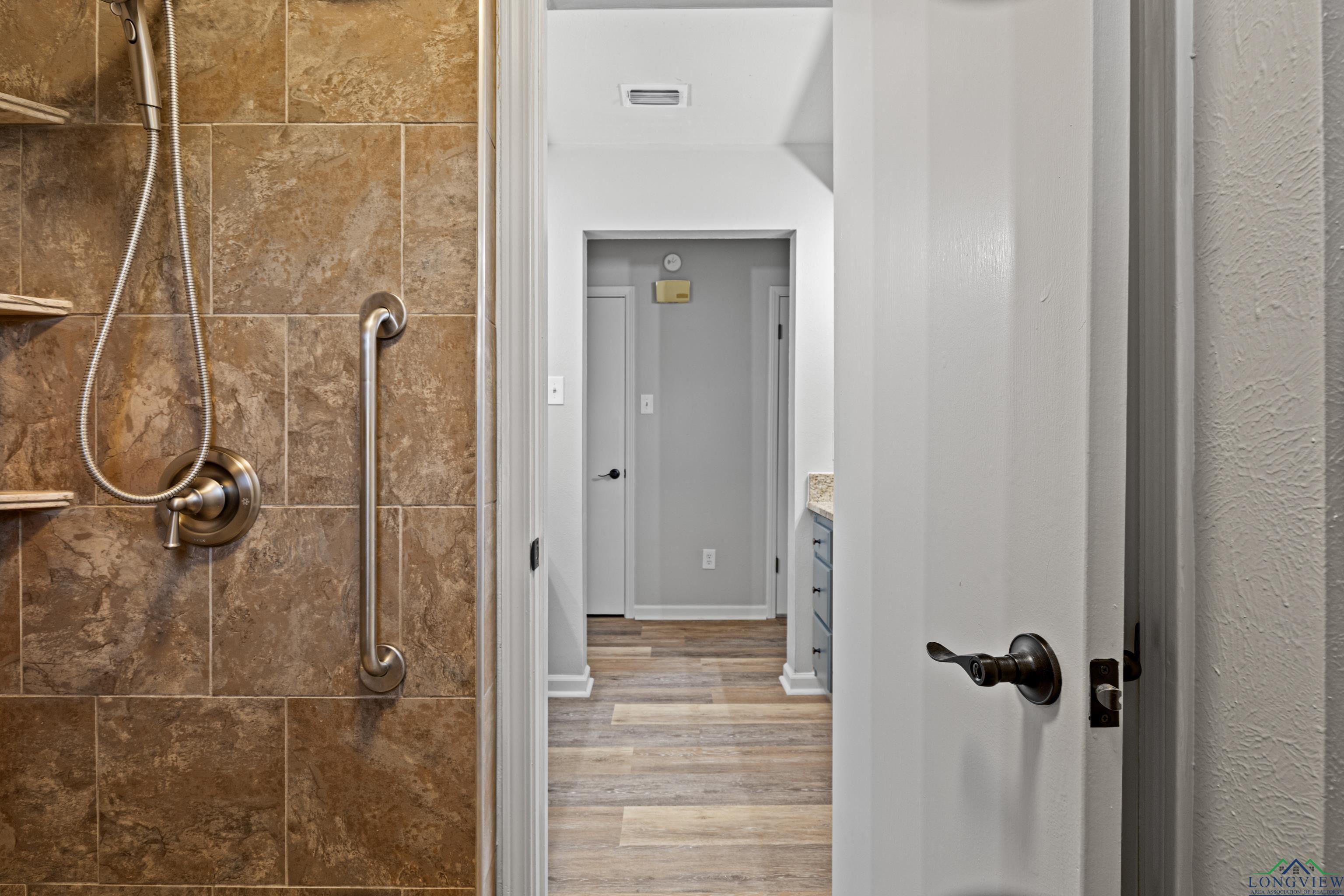 1001 Towne Lake Drive, Longview, Texas image 31