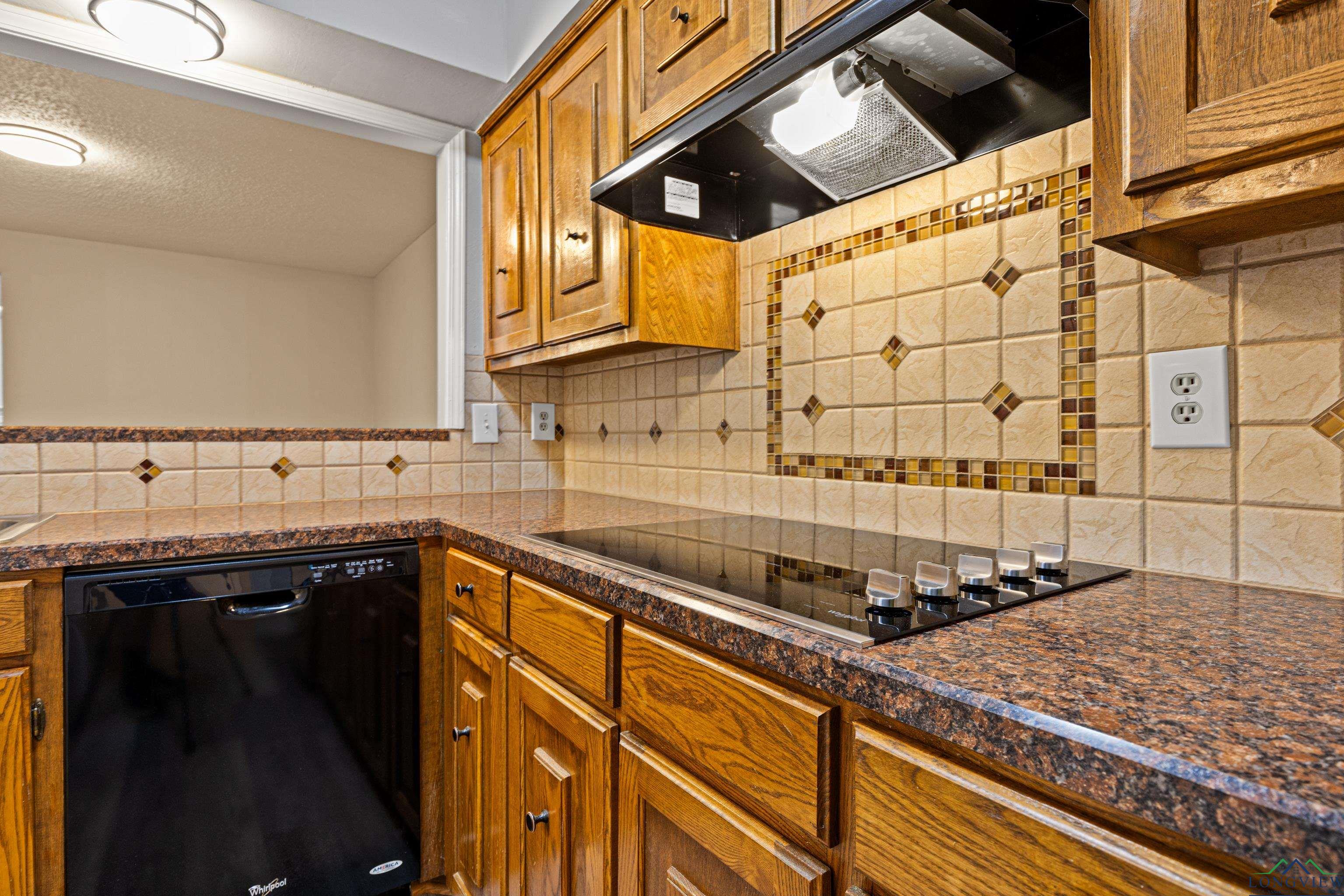 1001 Towne Lake Drive, Longview, Texas image 14